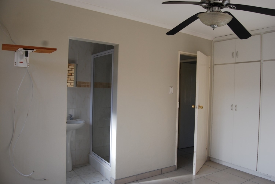 To Let 3 Bedroom Property for Rent in Lovemore Park Eastern Cape